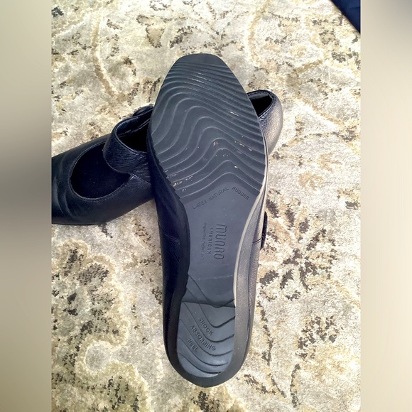 Genuine leather MUNRO shoes 🖤🖤 - Picture 7 of 9